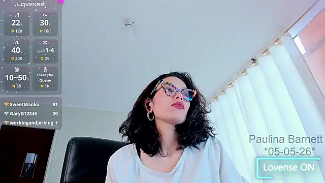 paulinabarnett- (F milf) - off bra