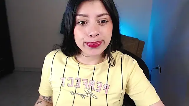 iam_emy (F young) - Erotic dance with oil