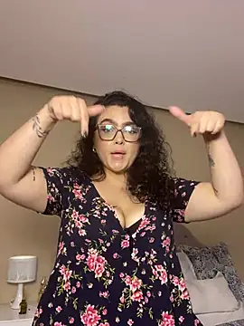 Webcam Model (AlmaraRouge)  is live.Free join now!