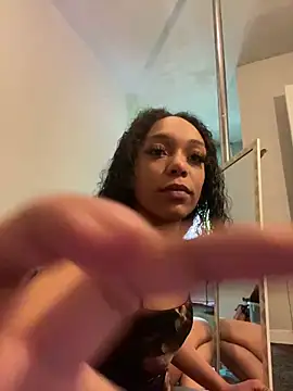 Webcam Model (Velvetraexo)  is live.Free join now!