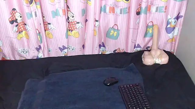 TrishahXo webcam