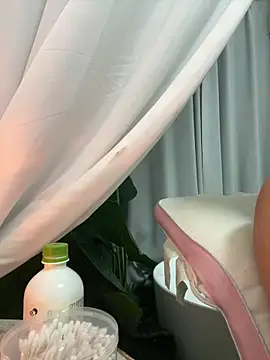 nanda108520 Live Webcam on Stripchat