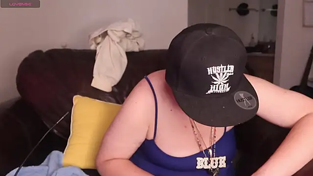 BellaBlueBBW webcam