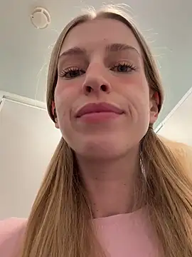 kira_mia webcam