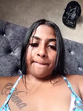 Giselabrunette25 webcam