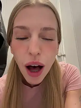 kira_mia webcam