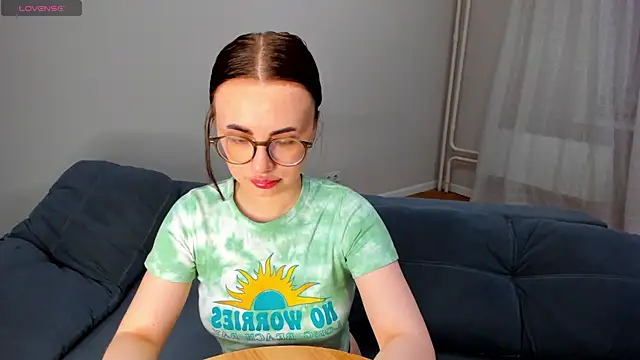 mewstella (F young) - shake boobs