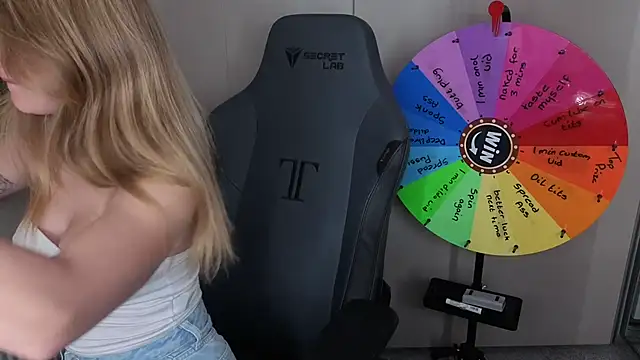 Lilly-Luscious webcam