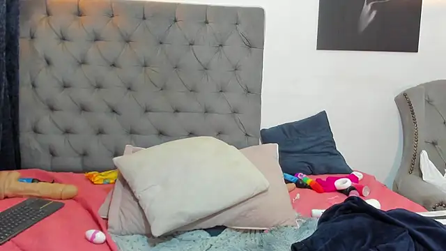 nahiroby_ebony webcam