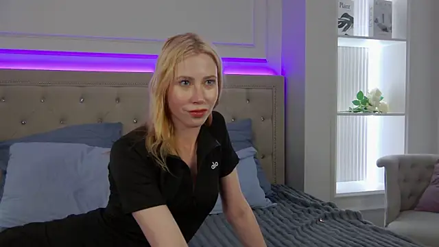 Lola_Gilbert webcam