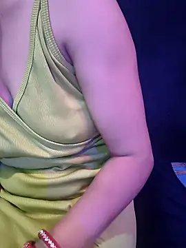 strawberry4403 (F young) - Kheera show 2 mit