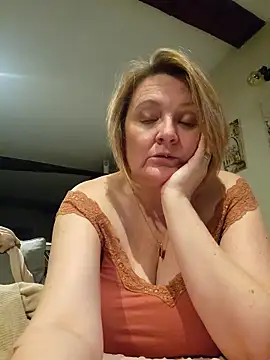 lady_charlyne webcam