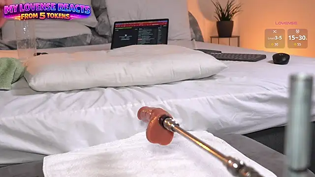 kennethwade (Ask my age) - Naked and fuck machine time 😈