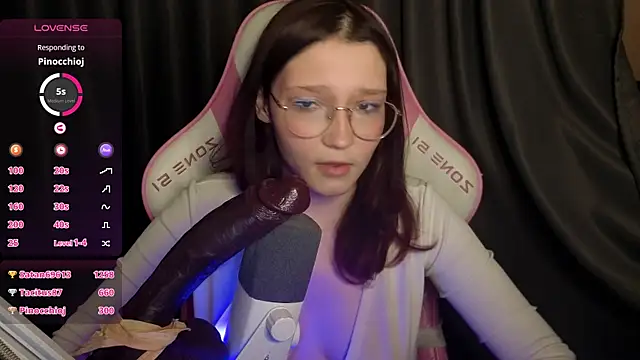 PinkiiAura webcam