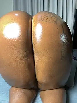 Hugemassivebootie webcam