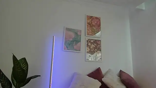 canelleGarces webcam