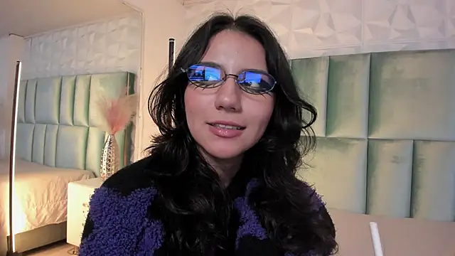 HollyPeach webcam