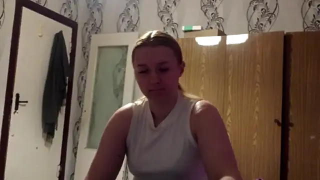 ChantayCambronne webcam