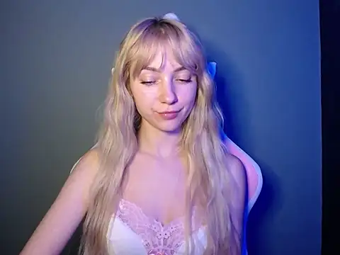 LuciaYoung webcam