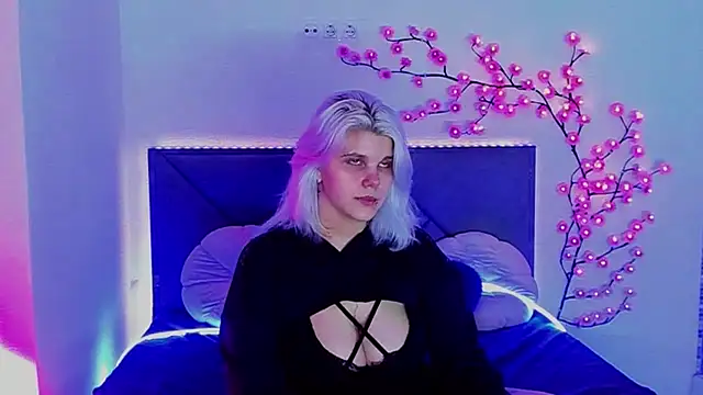 JoannLowe webcam
