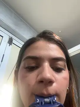 KittyKlum webcam