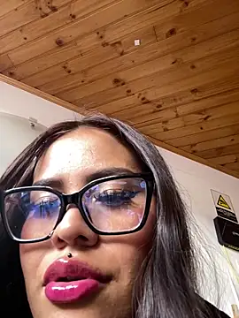 Cloe_pink1 webcam