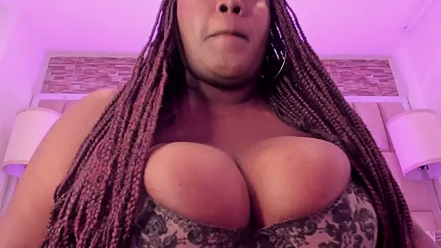 ShaniaBrownn webcam