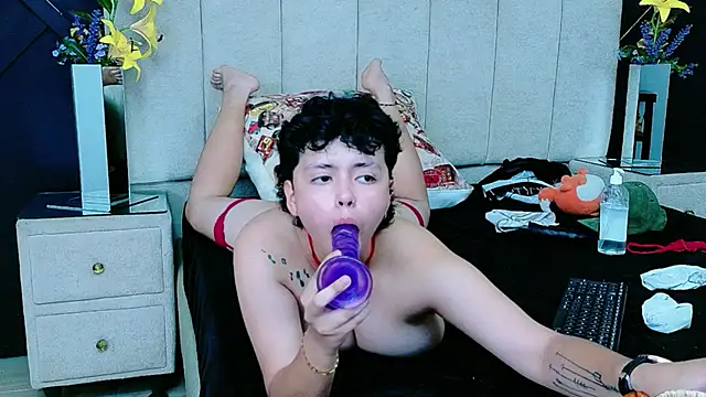 NikiEvanz webcam