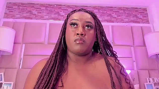 ShaniaBrownn webcam