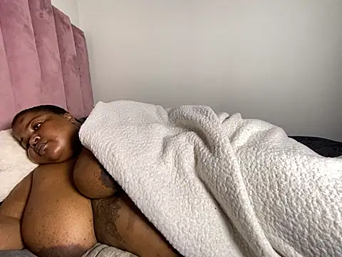 MissLola27 webcam