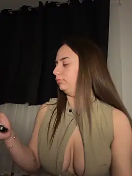adellasweet webcam