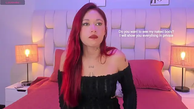 SkinnyFoxy webcam