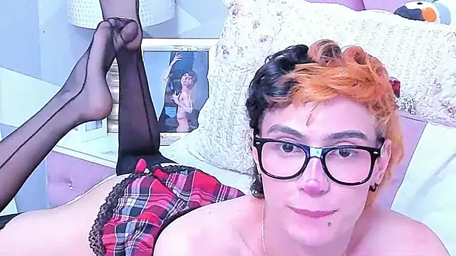 KylieMonnett live sex cam