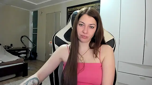 EmiLovsi webcam