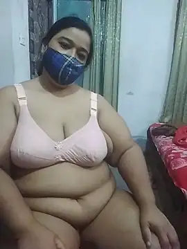momo_loves webcam