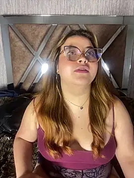 ZoeBennett_Pink webcam