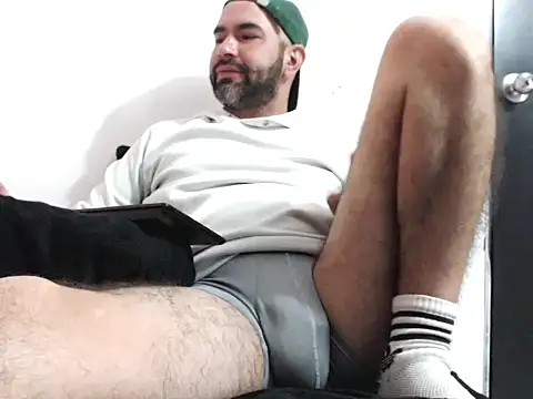 hairyandbigmann webcam