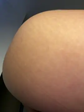 AshleyG_222 webcam