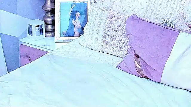 KylieMonnett webcam