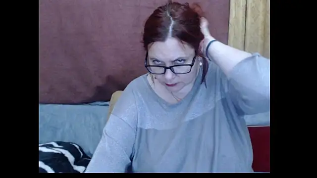 PlayfullMature webcam