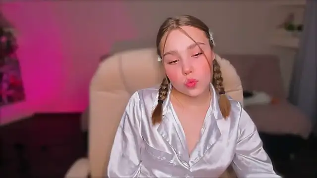 sweet_meg - Sweet_Meg's free webcam - UK Sex Cams