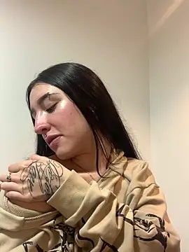 Webcam Model (NickieCute-) is live