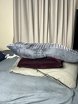 Hugemassivebootie webcam
