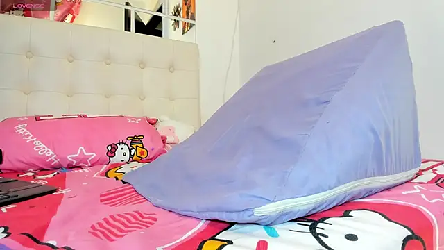MiaEvans0 webcam