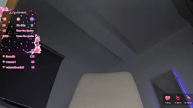 laura-hills18 webcam