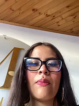 Cloe_pink1 webcam