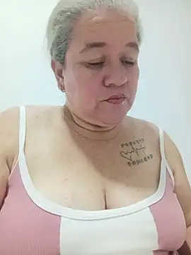 CheekySnowQueen_69 webcam
