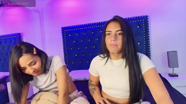 Serena_and_zoe webcam