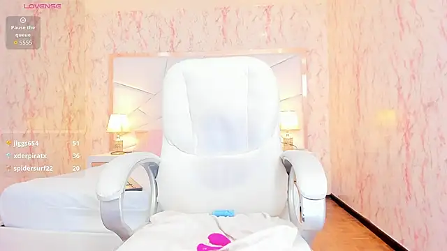Emily_Whinfre webcam