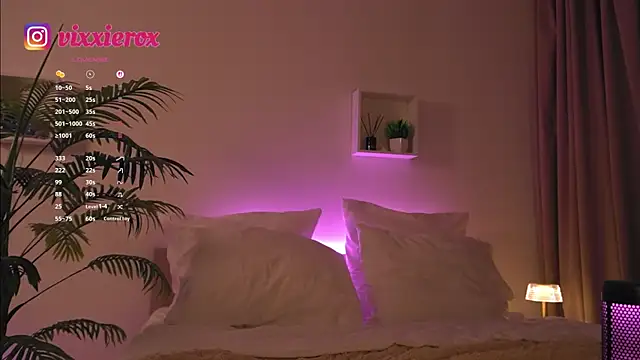 vixxxiee - ViXXXiee's free webcam - UK Sex Cams